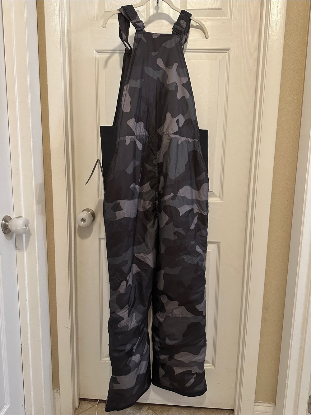 AQ/AQ Men's Black & Gray Camo Ski Bib Overalls - Picture 8 of 8